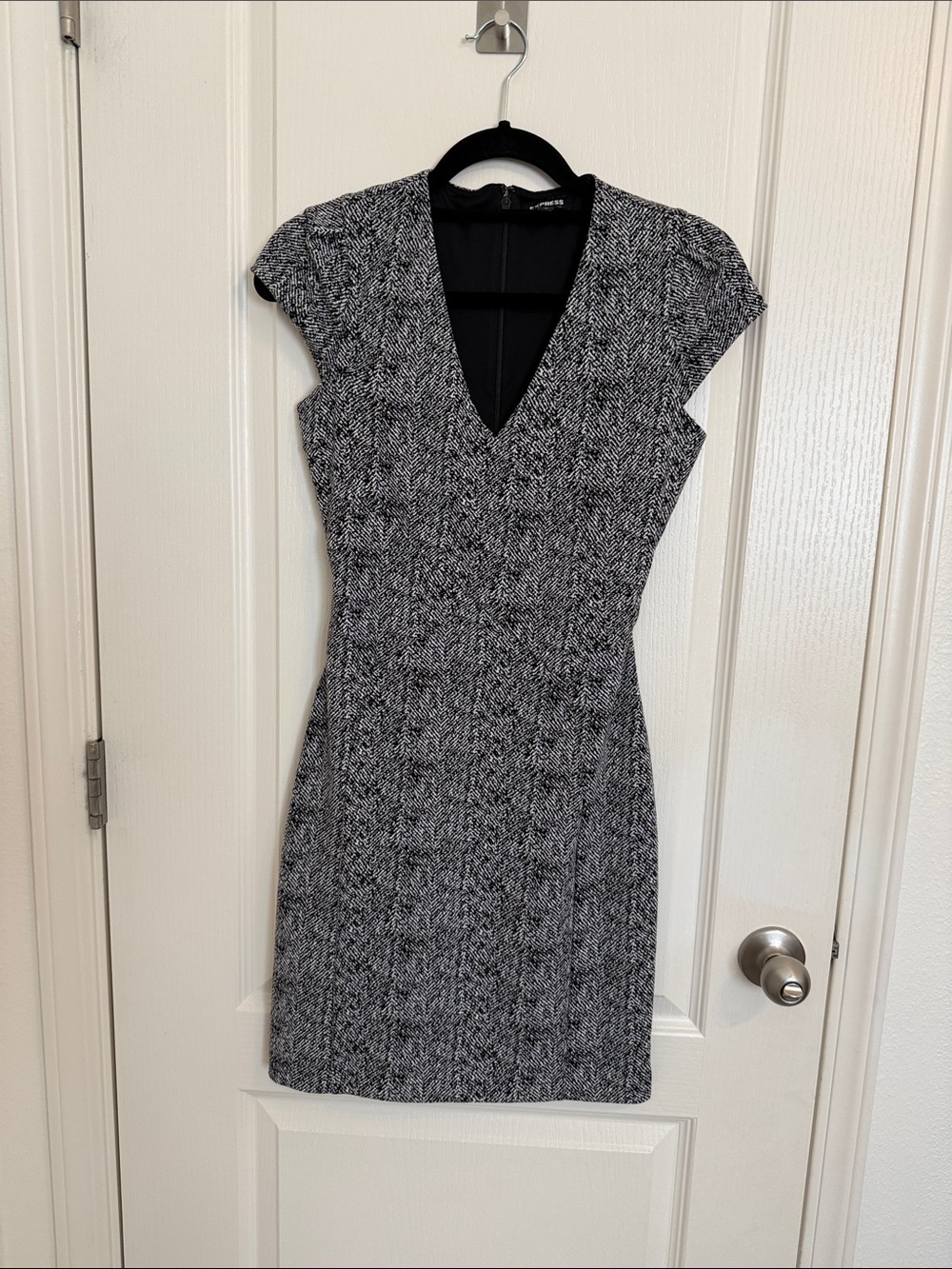 Express Black and White Textured V-Neck Midi Dress